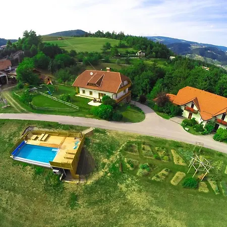 Tourist Farm Urska Alojamento de Turismo Rural *