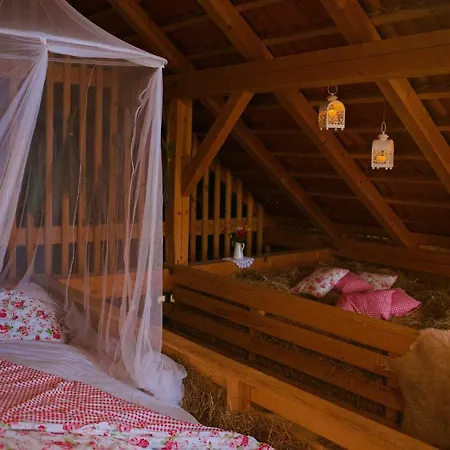 Tourist Farm Urska Alojamento de Turismo Rural